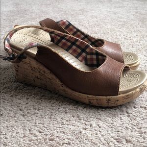 Crocs wedge sandals women’s 7